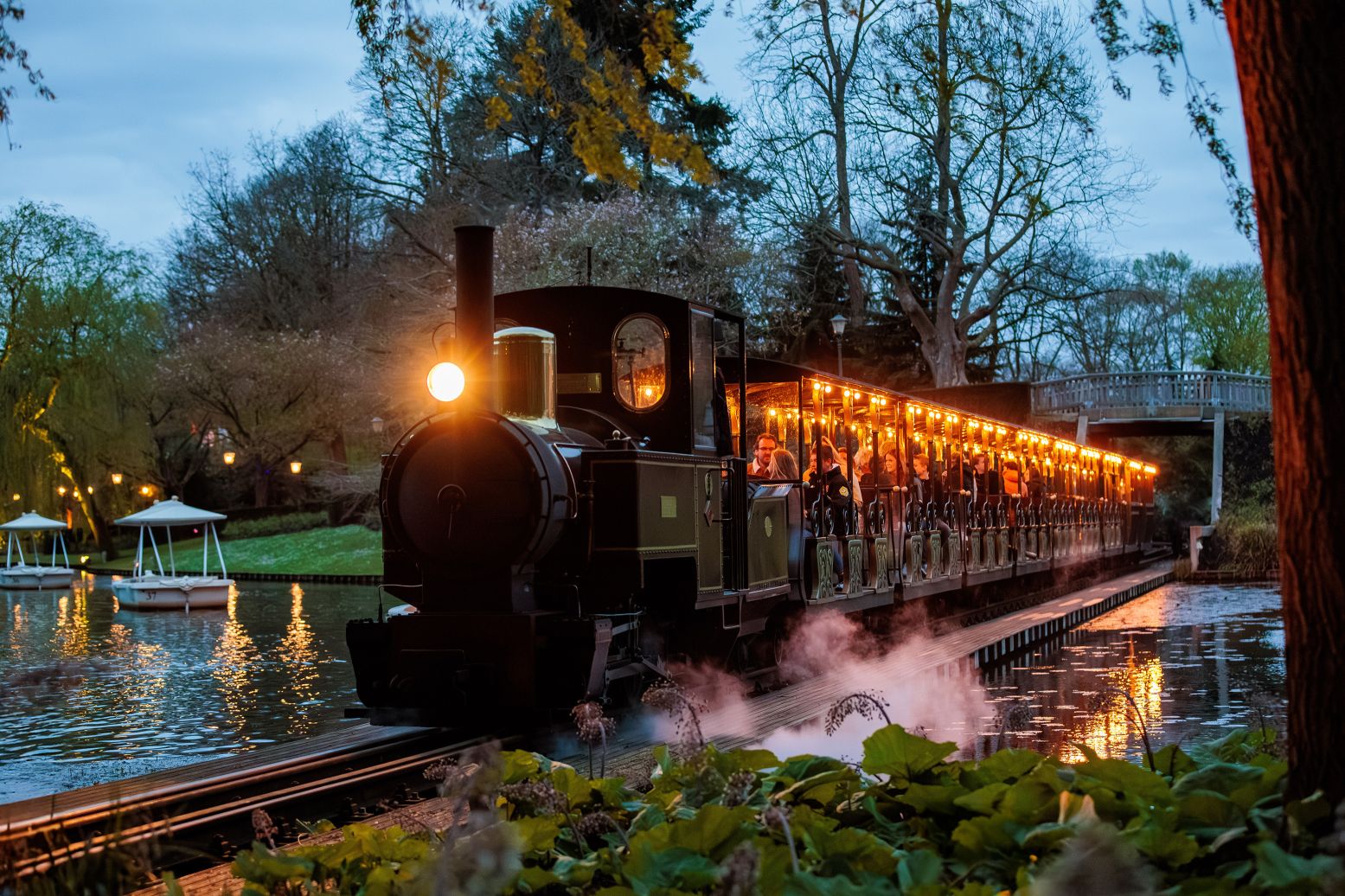 Als de schemering begint te vallen wordt de Efteling nog geheimzinniger. Foto: Efteling