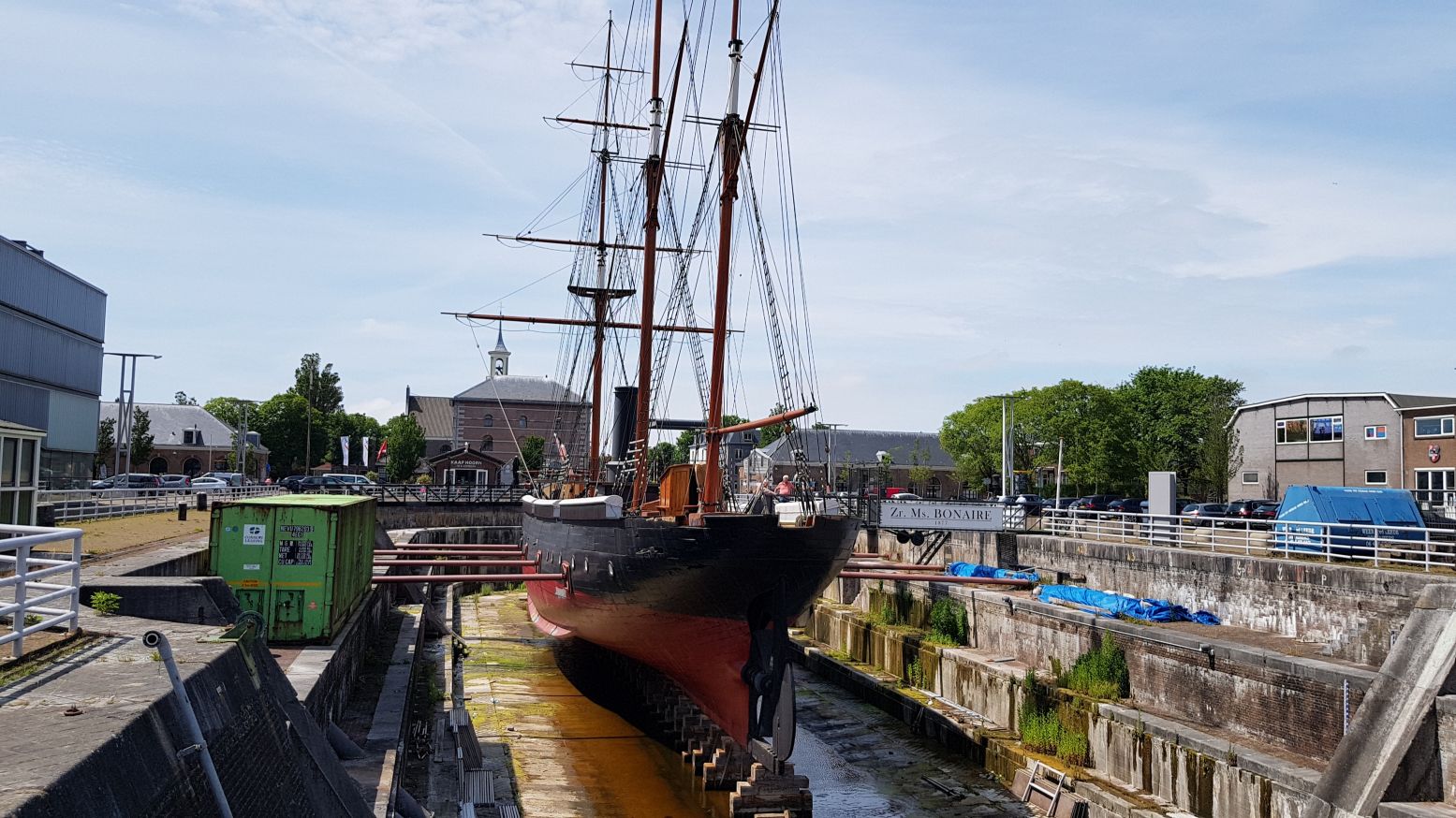 Als je geluk hebt ligt er een mooi schip in het droogdok van Willemsoord. Foto: DagjeWeg.NL @ Tonny van Oosten