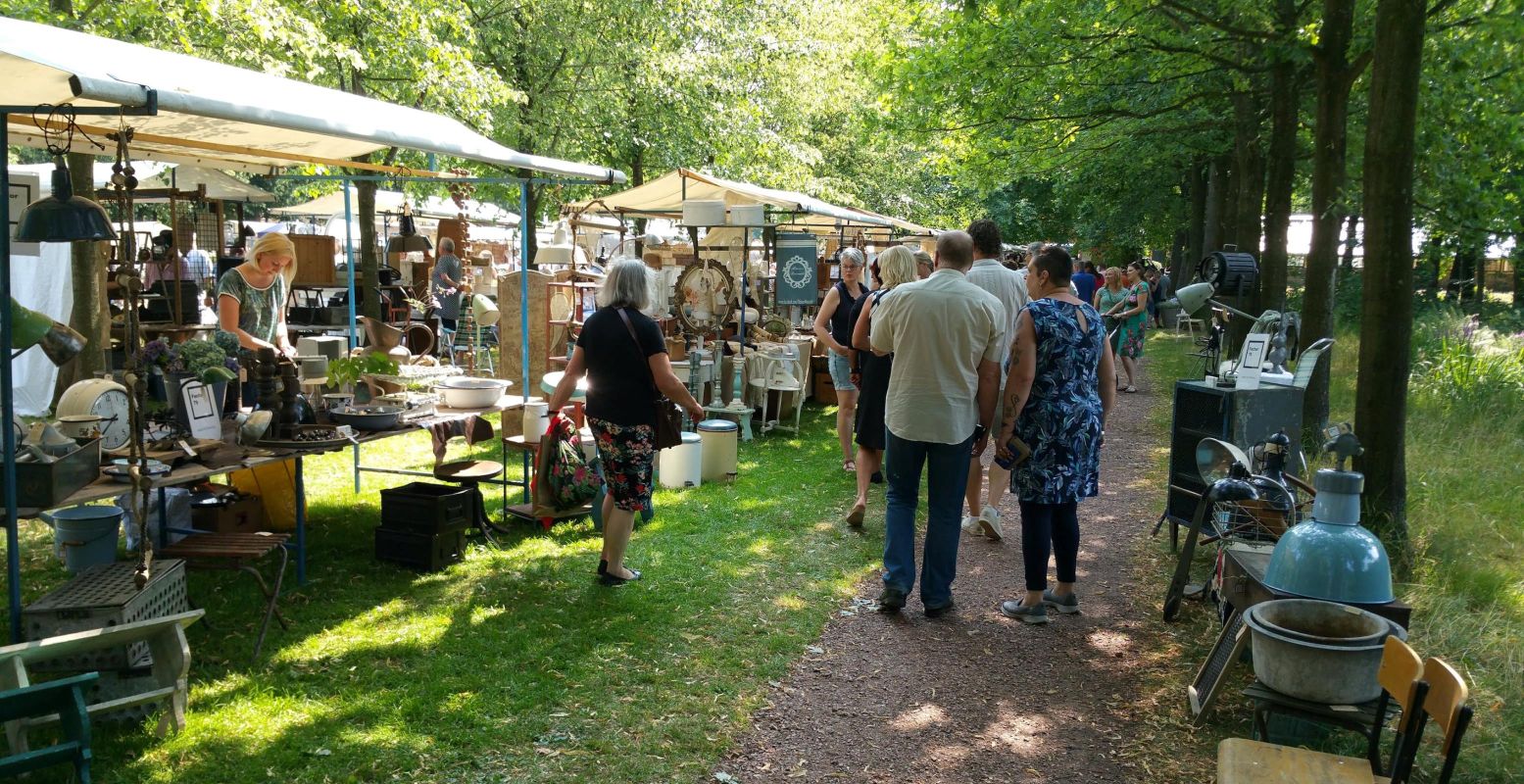 Speur naar mooie, brocante items op het pittoreske en natuurrijke landgoed Fraeylemaborg in Slochteren. Foto: Brocante Fair Fraeylema