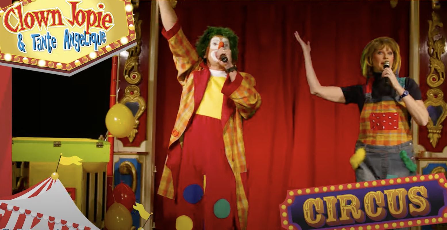 Clowns, circus, maar ook marionetten en poppentheater; er zijn zoveel soorten voorstellingen voor kinderen. Beeld: Still uit de promotievideo Circus met Clown Jopie & Tante Angelique.