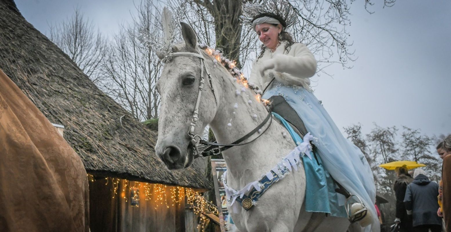 Eenhoorns die deel zullen nemen in een spectaculaire paardenshow. Foto: Museumpark Archeon