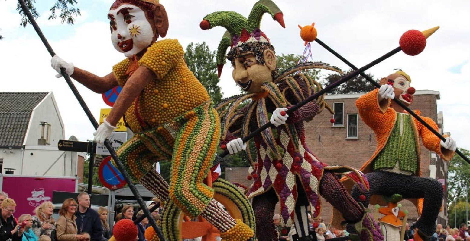 Fruitige creaties in Tiel. Foto  https://www.flickr.com/photos/135565977@N04/21541468235 ,  Public Domain 1.0 