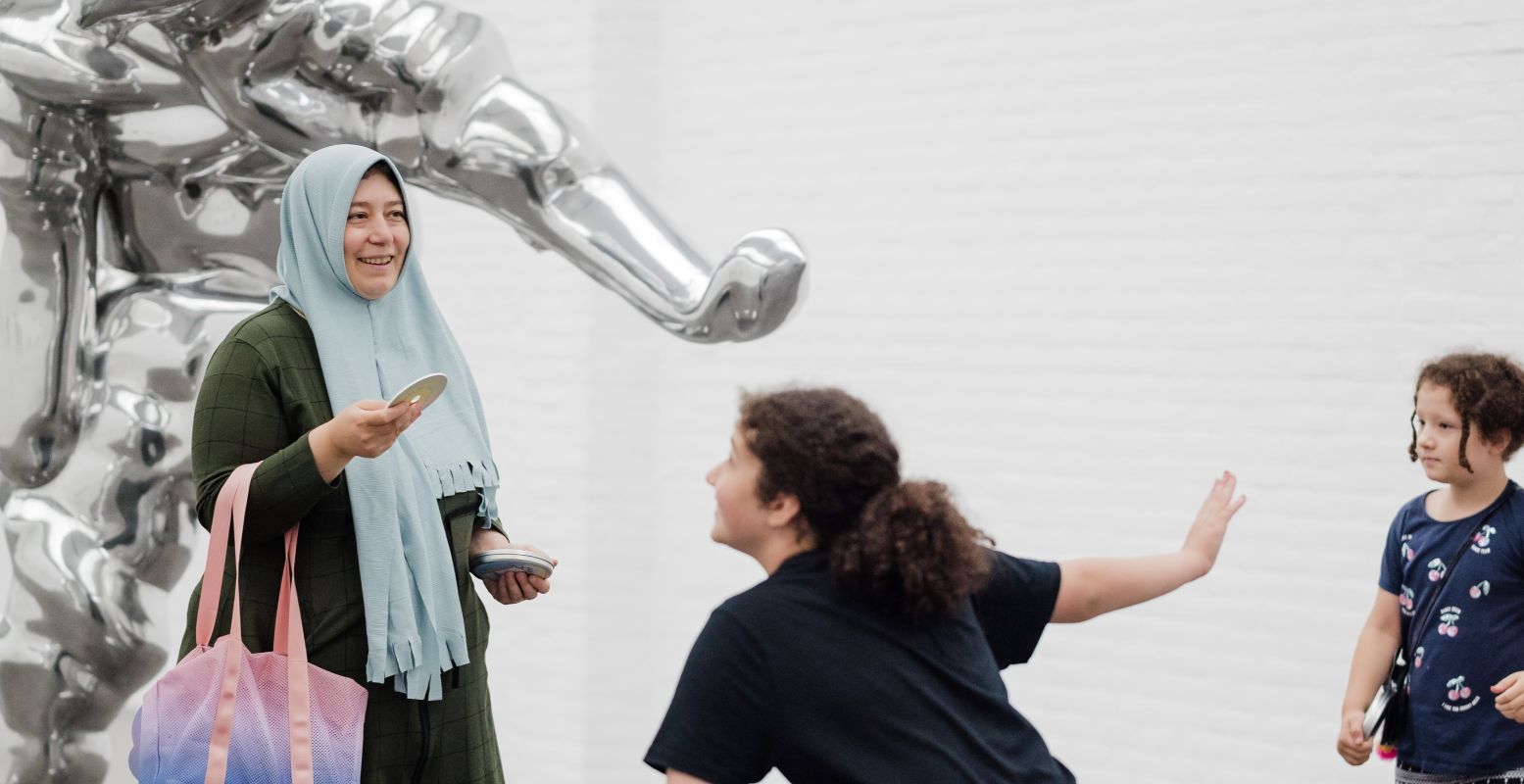 De nieuwe bubbeltoer maakt de wandeling langs de kunstwerken een stuk interessanter voor kids. Foto: De Pont museum © Beau Swierstra