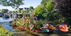 Varend Corso Westland: bloemrijk spektakel op het water