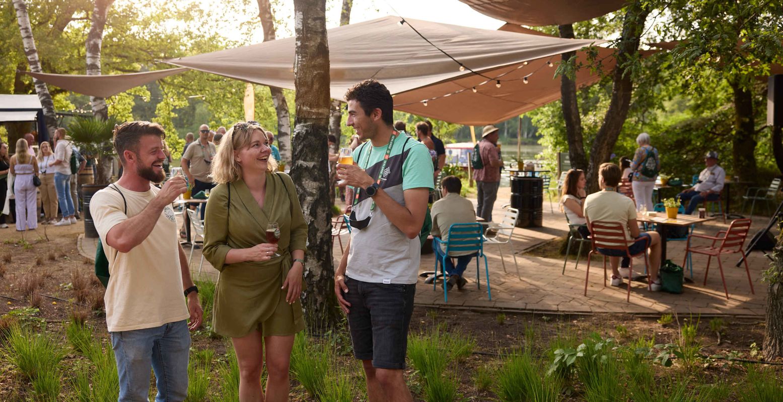 Lekkere hapjes, goede muziek en natuurlijk topbiertjes van een grote variatie brouwerijen. Foto: Beekse Bergen