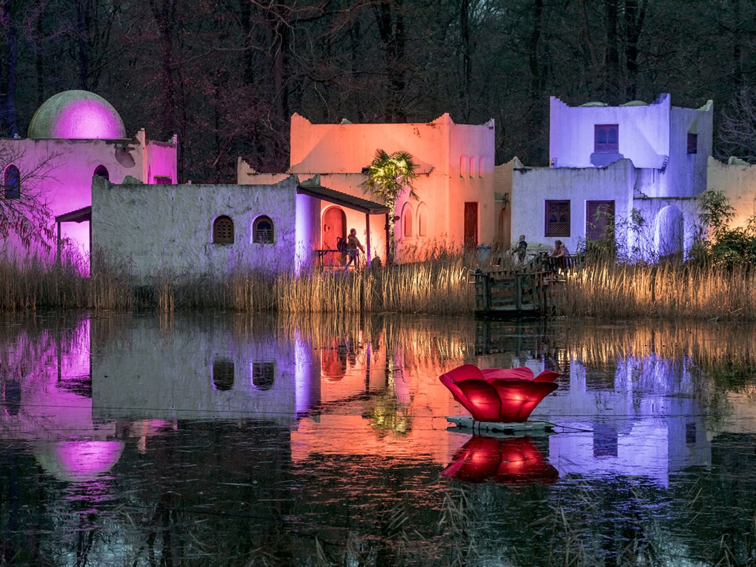 Een prachtig verlicht dorpje in Museumpark Orientalis. Foto: Museumpark Orientalis