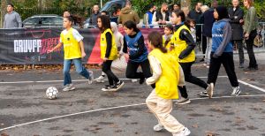 Spot nieuw voetbaltalent tijdens de Cruyff Street League. Foto: © Programmabureau 750