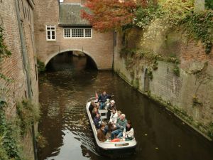 Beleef een bijzondere rondvaart door Den Bosch. Foto: Kring Vrienden van 's Hertogenbosch, Studio Van Elten 's-Hertogenbosch