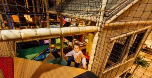 Klimmen, springen en slingeren in Speelland Indoor! Foto: Beekse Bergen