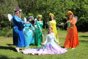 De Sprookjestuinen van Drenthe Sprookjestuinen: Prinses en regenboogfeeën. Foto: Alanda de Boer