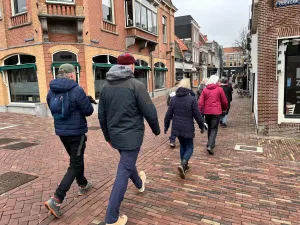 Wereld Alzheimer dag Fotobeschrijving: Wandelen Alkmaar. Foto: (c) Alkmaar Sport.