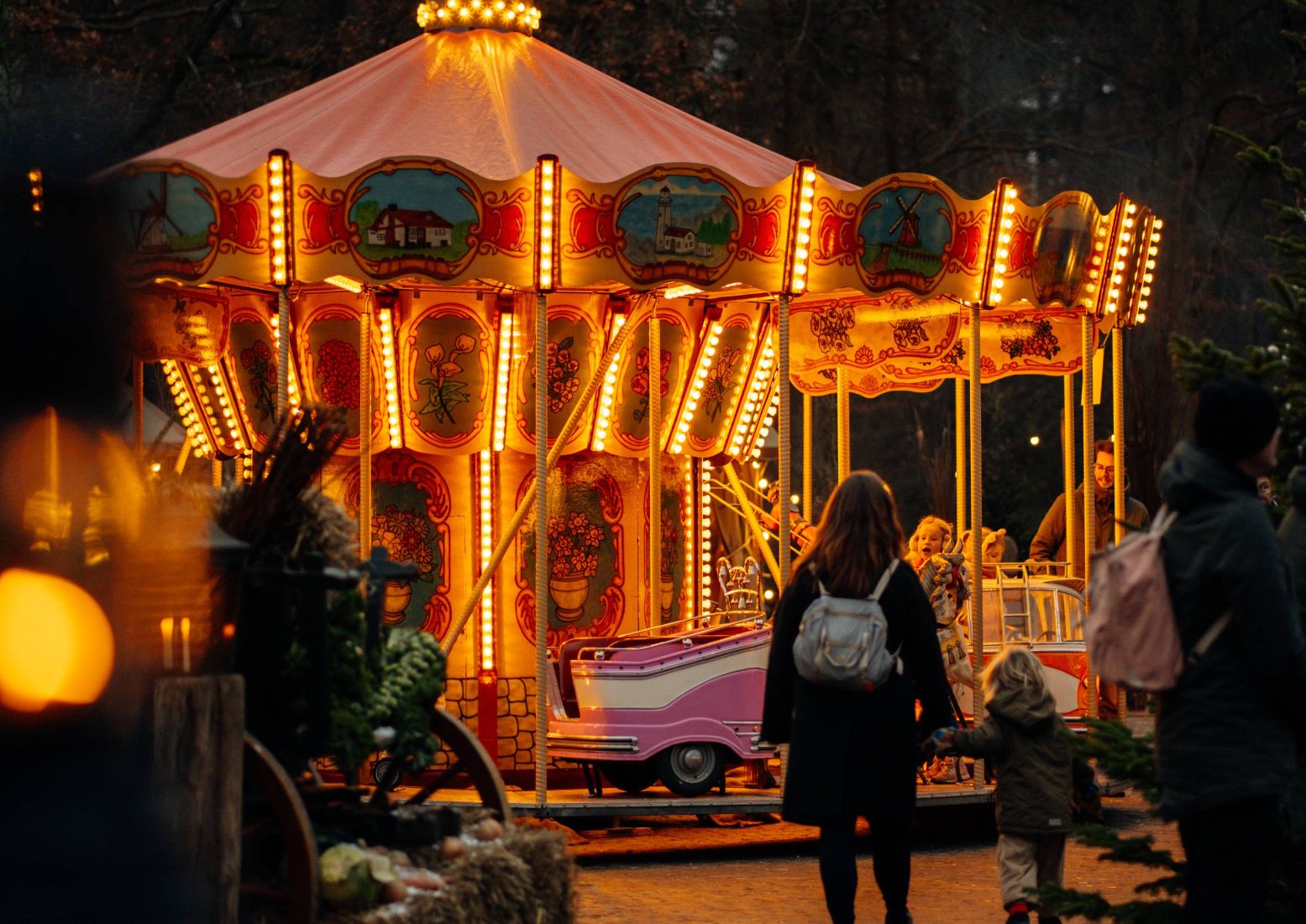 Draai een rondje in de ouderwetse Grand Carrousel uit 1890. Foto: Nederlands Openluchtmuseum © Linde Berends