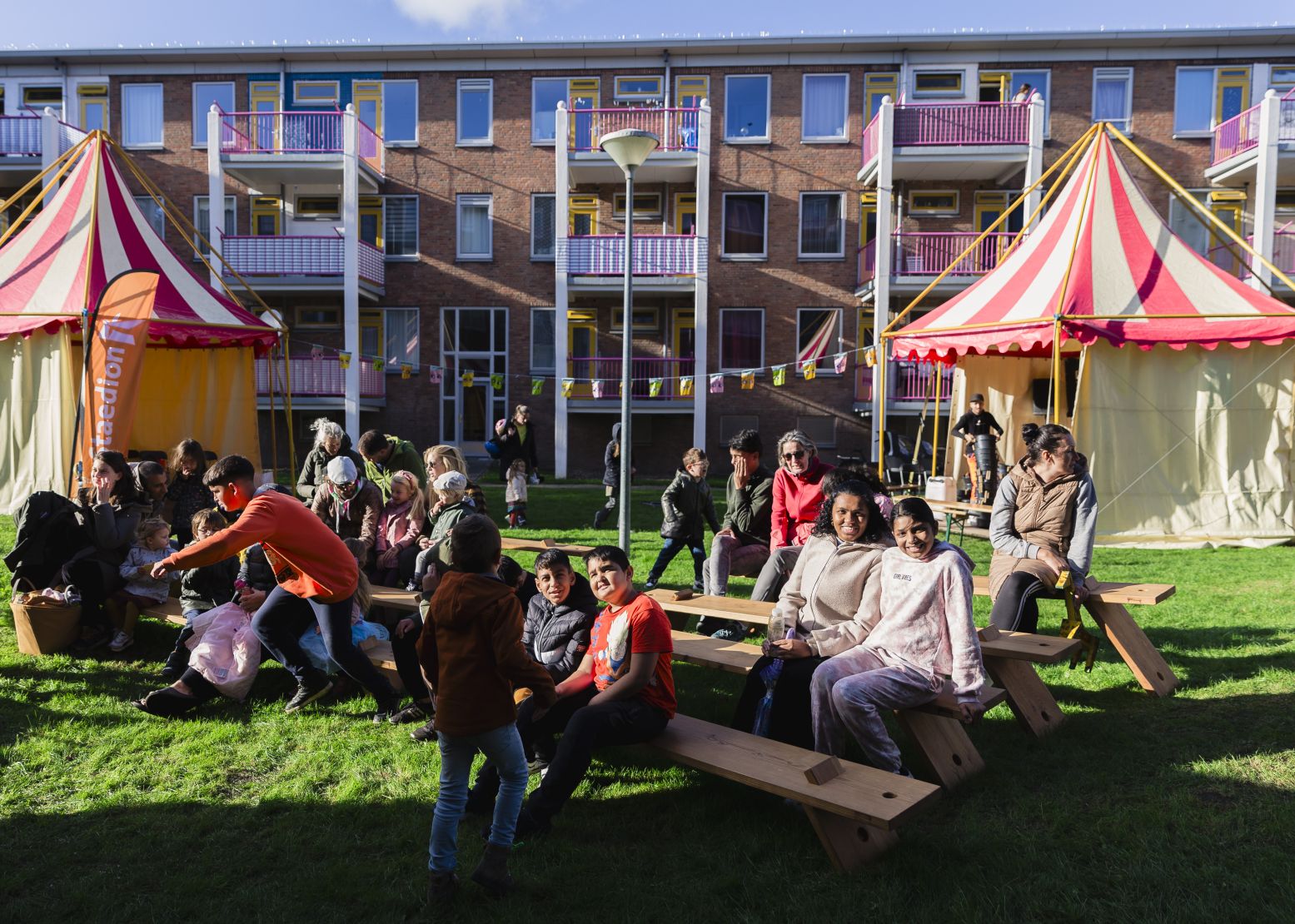 Gezelligheid tijdens De Betovering-Buiten. Foto: Robin Butter