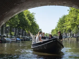 Canal Motorboats Over de Amsterdamse grachten. Foto: Canal Motorboats