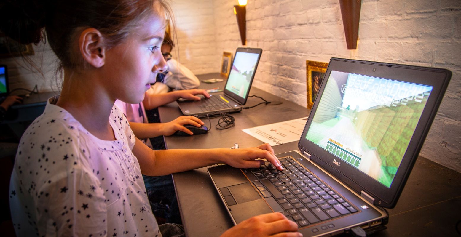 Leer tijdens de Minecraft-workshops hoe je een coole Minecraft-robot bestuurt. Foto: GeoFort