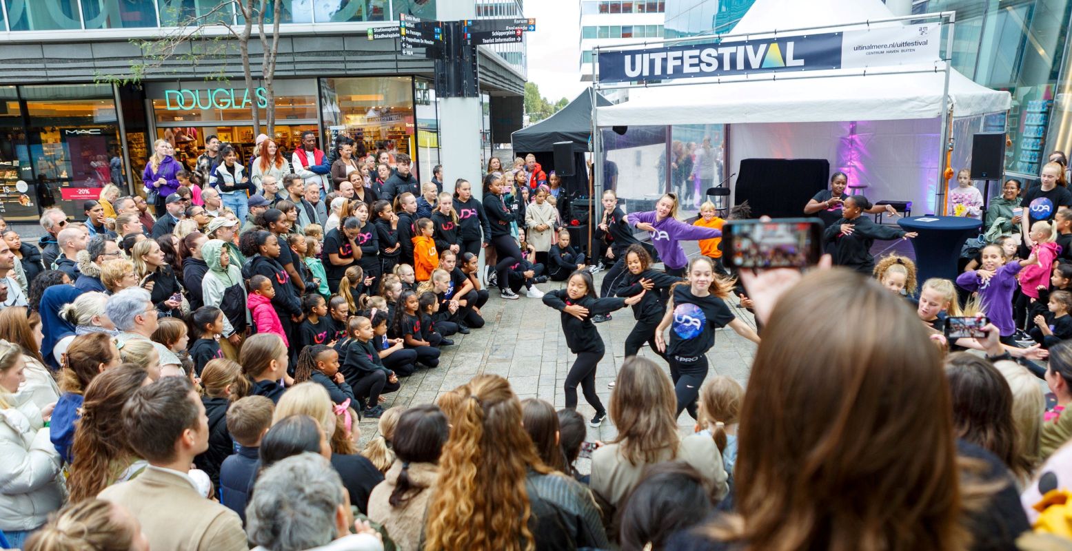 Het culturele seizoen in Almere start traditiegetrouw met een Uitfestival, verspreid over maar liefst twee weekenden. Foto: Almere City Marketing © Richard ter Borg