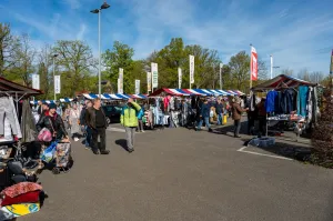 Vlooienmarkt Nac- stadion : maandag 2E Pinksterdag Fotograaf Ingrid Wardenaar