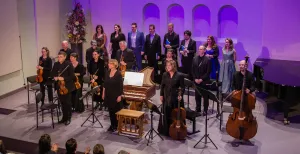 5 tips voor de mooiste Kerstconcerten van 2024 Het Apollo Ensemble brengt je in kerstsfeer tijdens hun concert vol Duitse barok in de Edesche Concertzaal. Foto: © Ingrid Roes