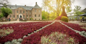 Wat kun je doen dit weekend? De kasteeltuinen in Arcen op zijn hun mooist. Foto: Limburgs Landschap Gouda