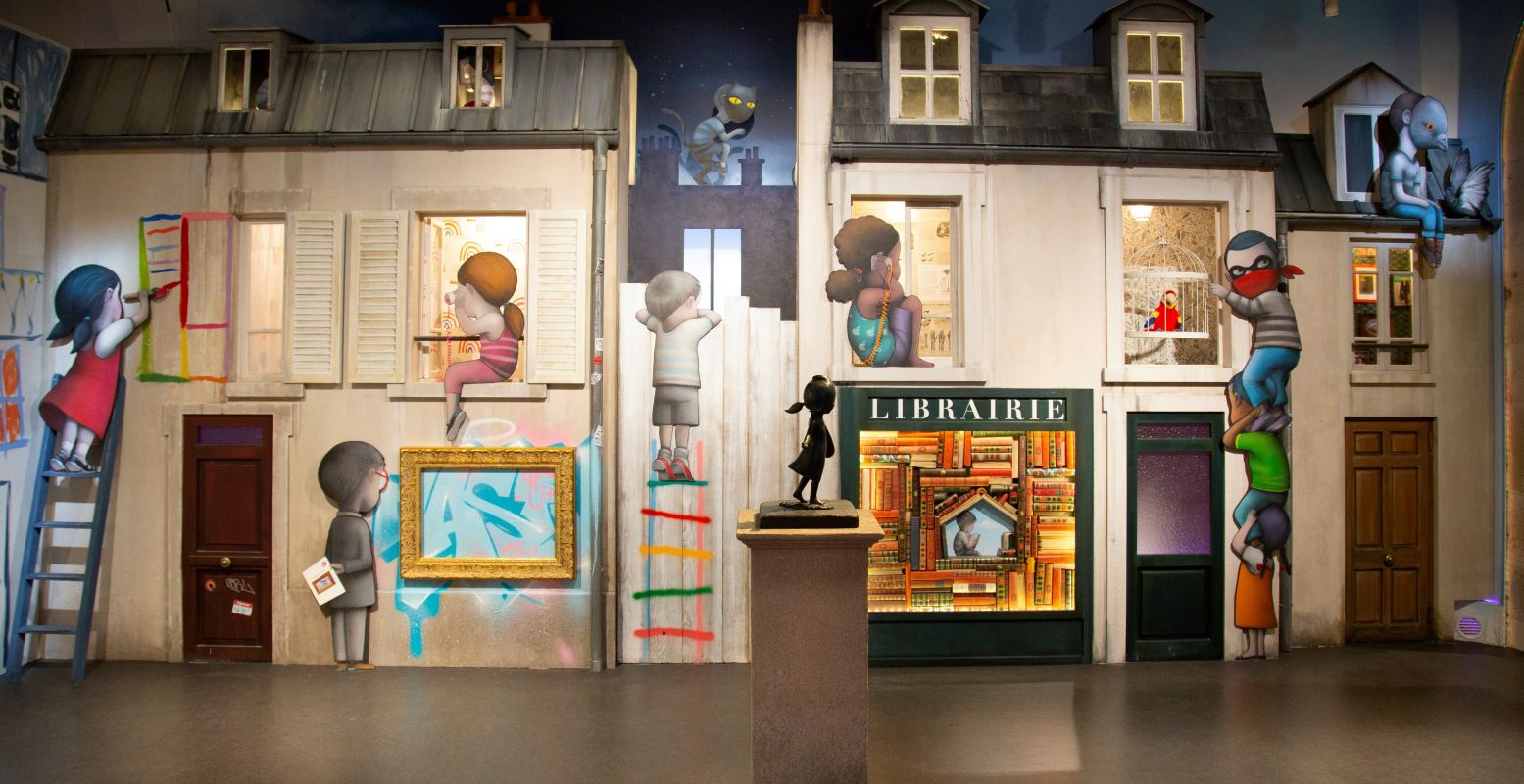 Ontdek de unieke stijl van kunstenaar Seth in de nieuwe tentoonstelling Seth Se La Joue. Foto: STRAAT Museum © Musée en Herbe