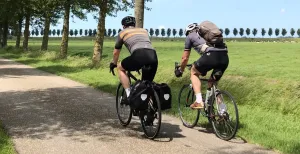 Ontdek Nederland deze zomer op de fiets De landschappen van Nederland lenen zich perfect voor een lange fietsroute. Bijvoorbeeld langs alle werelderfgoederen van het land! Foto: UNESCO Werelderfgoed Nederland