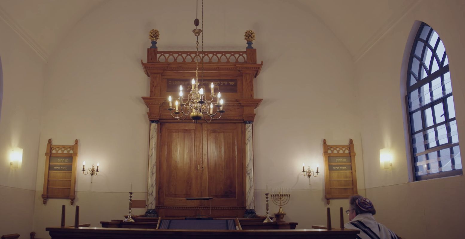 Op het Torenpad kom je naast kerken en een moskee ook vijf synagogen tegen. Beeld: Still uit promotiefilm Provincie Overijssel.