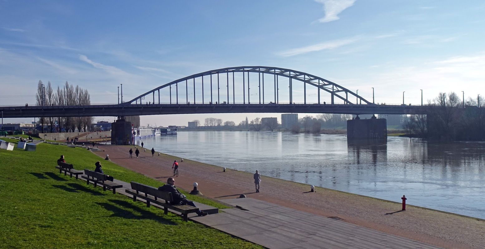 De John Frostbrug is toch wel hét symbool van Arnhem. Foto: Redactie DagjeWeg.NL © Thijs Löwenthal