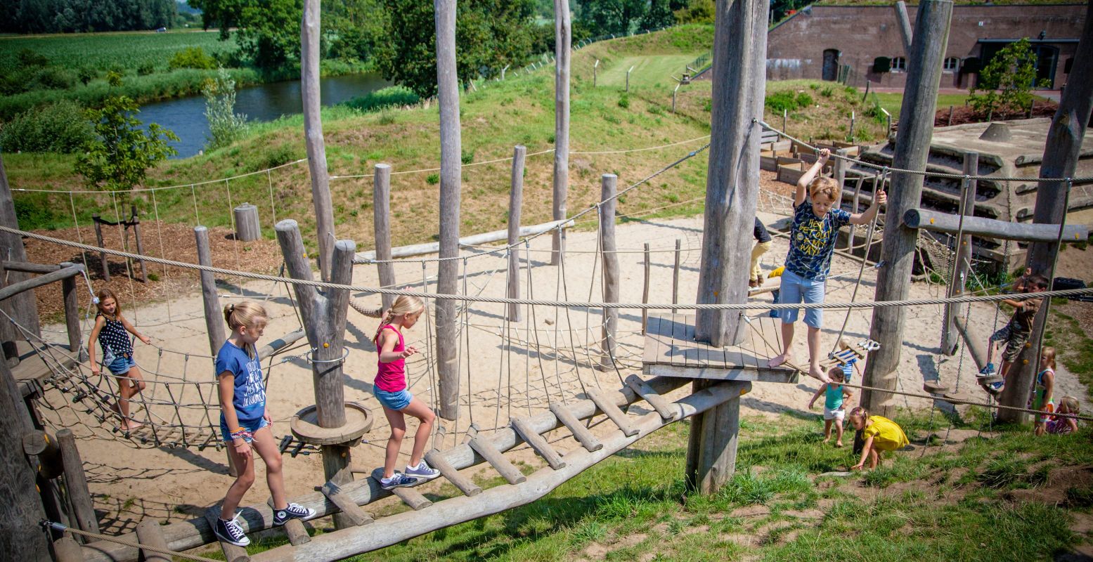 Of het nou zonnig is of regent: op GeoFort beleef je met het gezin altijd een plezierig dagje uit! Foto: GeoFort