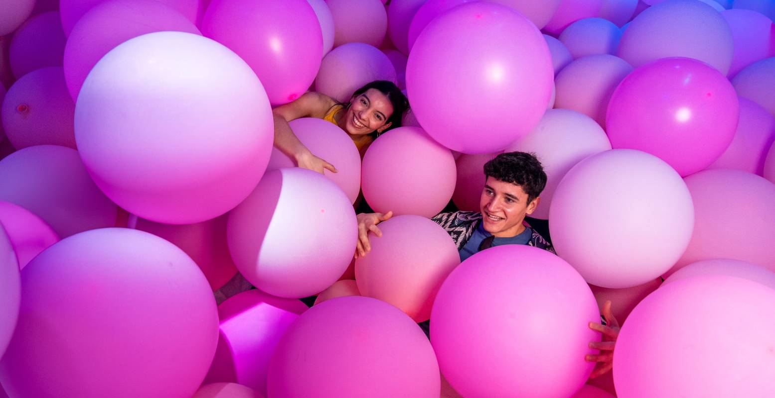 Bubble Planet Experience geopend in Utrecht Jong én oud vermaken zich volop in de nieuwe Bubble Planet Experience in Utrecht. Foto: ACE PR © Bubble Planet Experience