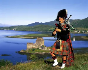 Magisch Schotland: Clans, Tartans en Kilts Doedelzakspeler Foto: Alamy