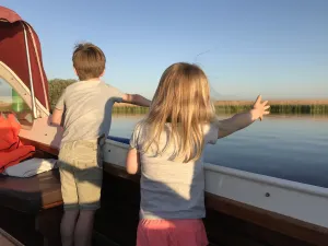 Ook leuk: De Alde Feanen verkennen vanaf het water. Foto: DagjeWeg.NL © Grytsje Anna Pietersma