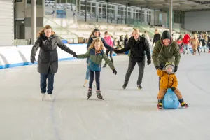 Fotobeschrijving: Schaatsen op ijsbaan De Meent. Foto: (c) De Meent.