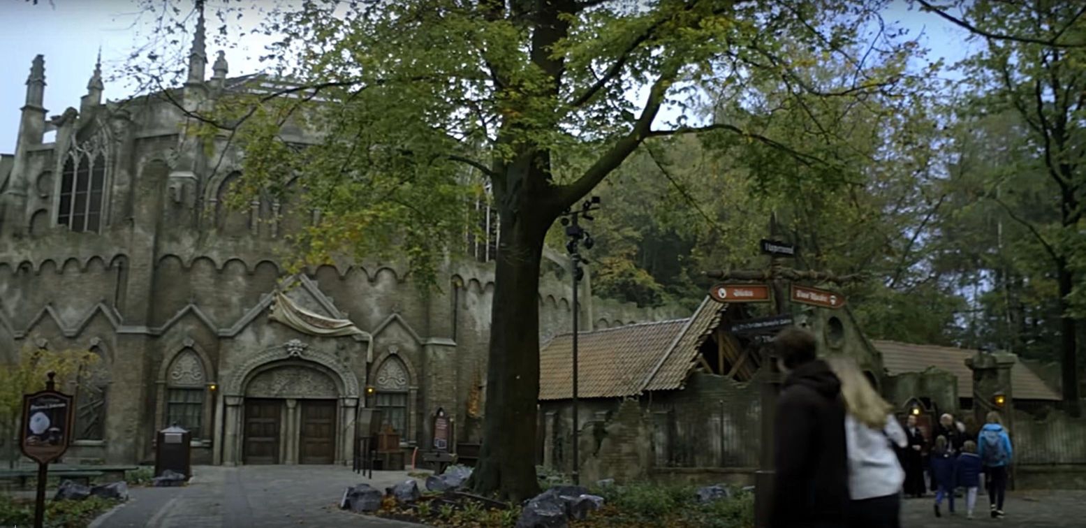 Welkom op de Abdijplein en in het Huyverwoud. Foto: Efteling, still uit de video