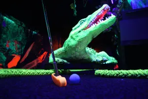 Coronel Glow in the Dark Midgetgolf Foto: Coronel Glowgolf