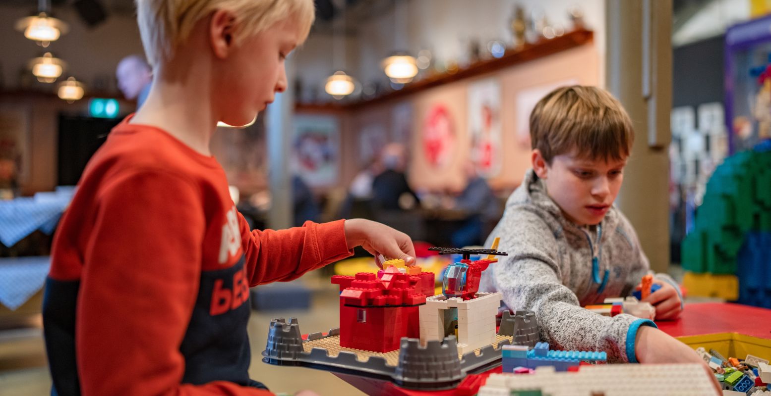 Op zoek naar een gaaf kinderfeestje? Die kom je overal in Nederland tegen, zoals het LEGO kinderfeest van Museum van de 20e Eeuw. Foto: Museum van de 20e Eeuw © Benno Ellerbroek