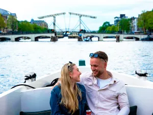 Gaaf, zo'n unieke date. Foto: Eco Boats Amsterdam