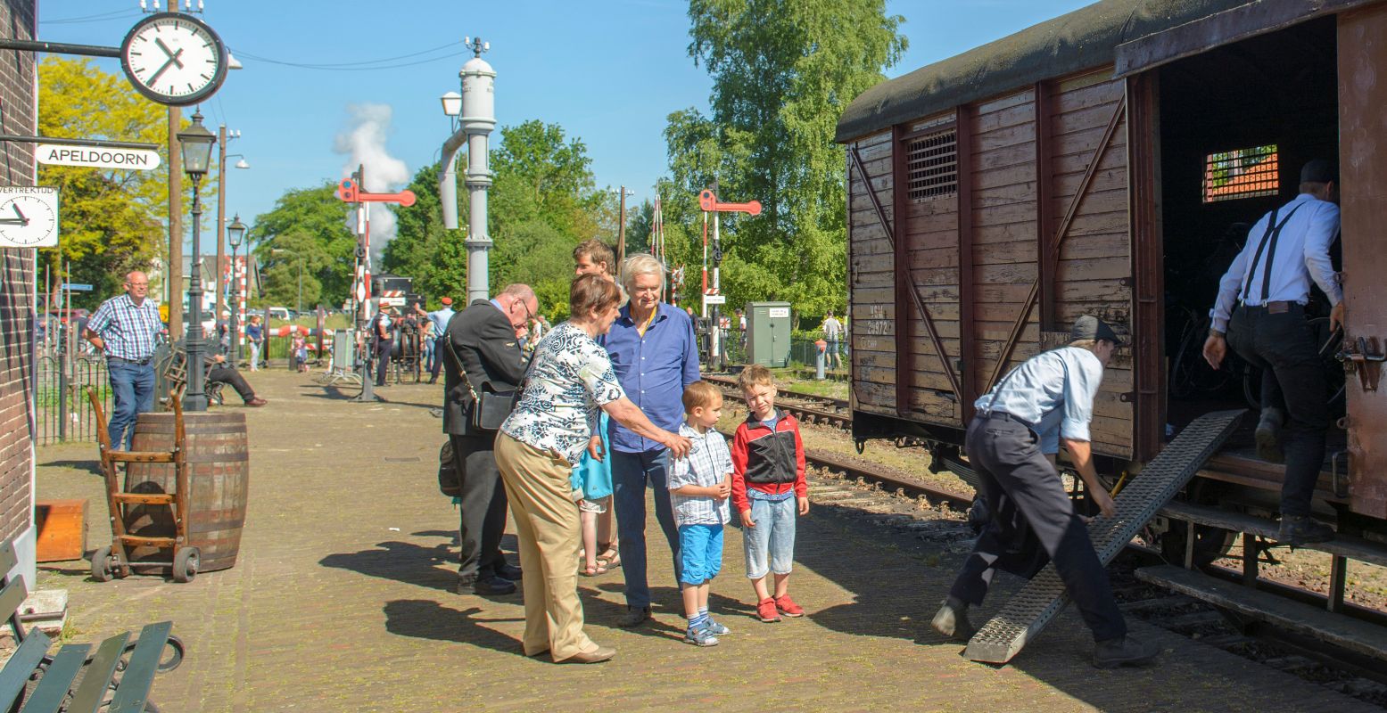 Stap op Hemelvaartsdag in de stoomtrein. Foto: Veluwsche Stoomtrein Maatschappij © Hanna van Eijsden