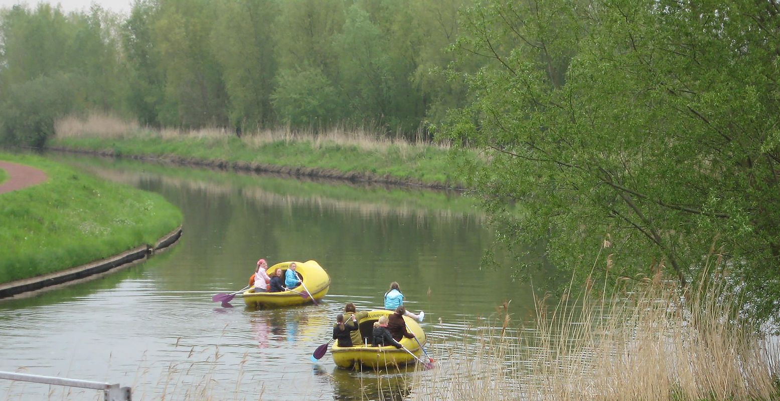 Ontdek de omgeving bij Hattem vanaf het water in een klompenboot. Foto: Vadesto