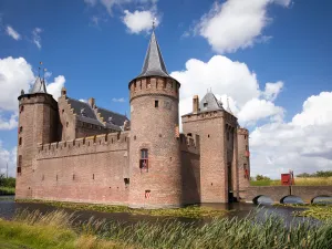 Bewonder het prachtige slot. Foto: Muiderslot