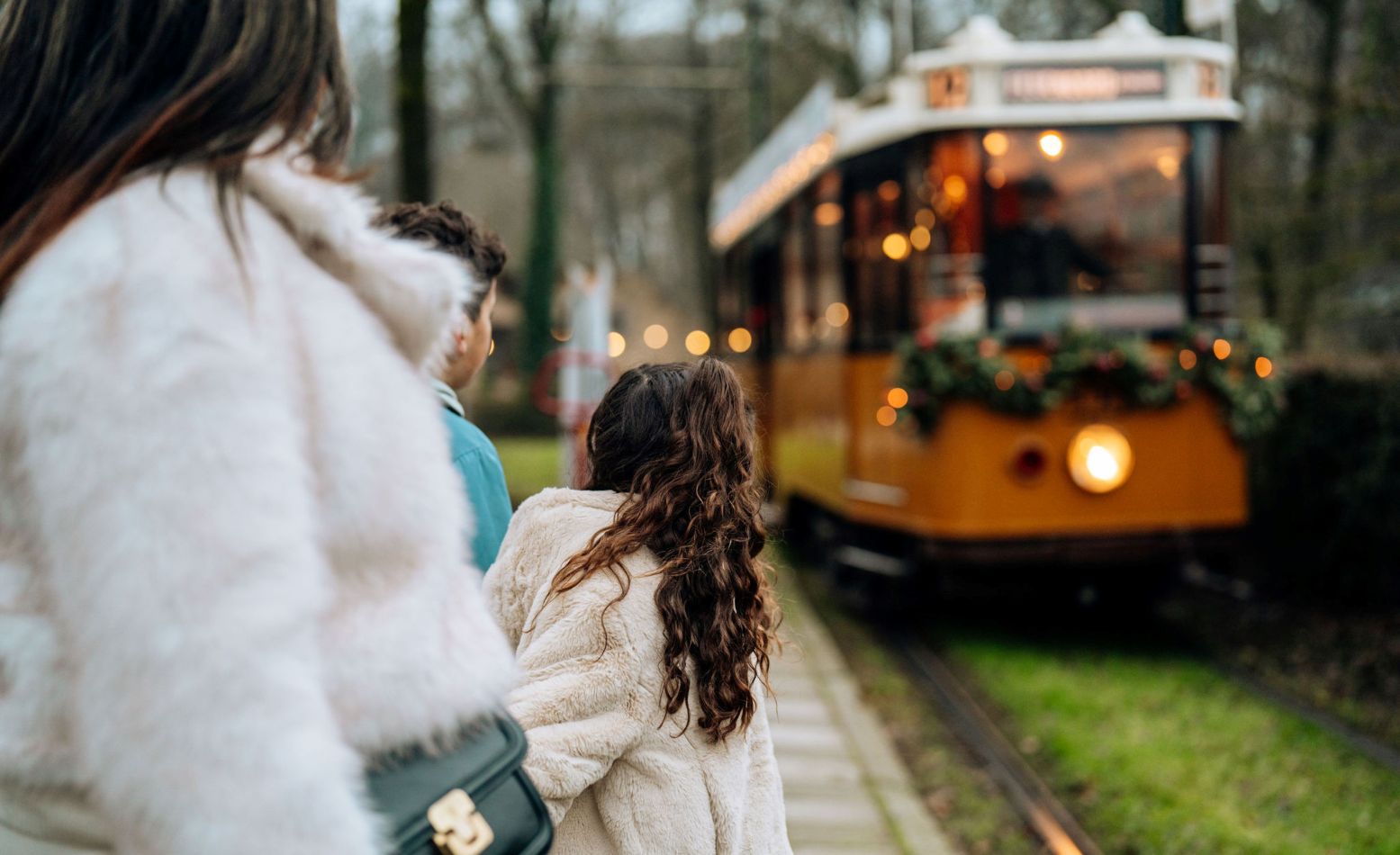 Maak een ritje door het hele museumpark met de historische tram. Foto: Nederlands Openluchtmuseum © Linde Berends