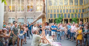 Deze bijzondere zomerse evenementen wil je niet missen Heel Deventer staat letterlijk op stelten! Foto: Bart Ros