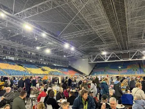 Mega Snuffelmarkt in het GelreDome Fotograaf: Organisatieburo J. & E. van Aerle bv