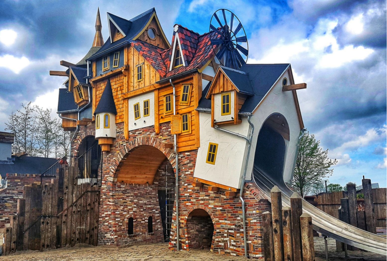 Het sprookjesachtige pannenkoekenhuis is een avontuur voor het hele gezin. Foto: Hans & Grietje Pannenkoekenhuis en Speelpark