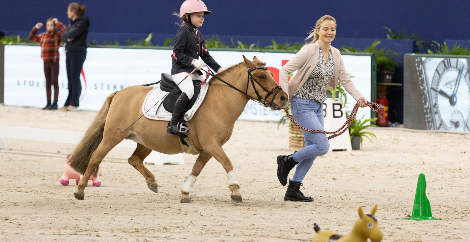 Alle kleine paardenfans zijn welkom tijdens de Kinderochtend. Foto: Luifoto en Digishots