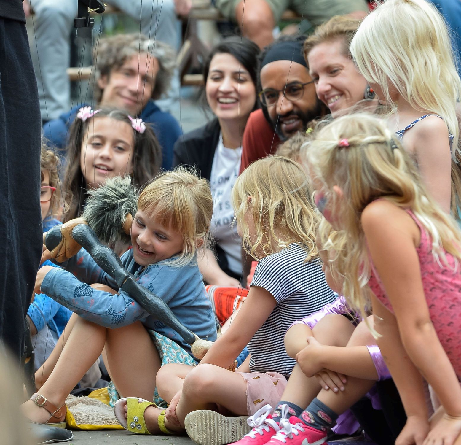 Ook kinderen vermaken zich maar al te goed op het straattheaterfestival in Amersfoort. Foto: Spoffin © Egbert van Thiel