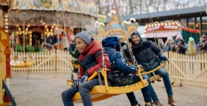 Beleef een fijne kerstvakantie met het gezin! Op de Winterkermis van het Nederlands Openluchtmuseum ga je even terug in de tijd. Foto: Nederlands Openluchtmuseum © Linde Berends