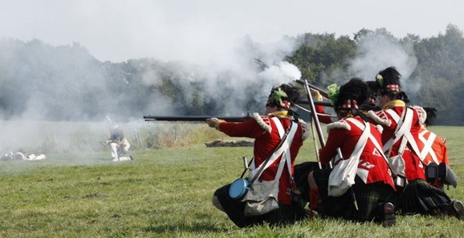 Dompel je onder in de geschiedenis! Het populaire reenactment maak je dit weekend zelf mee in Leusden. Foto: Festival Levende Geschiedenis