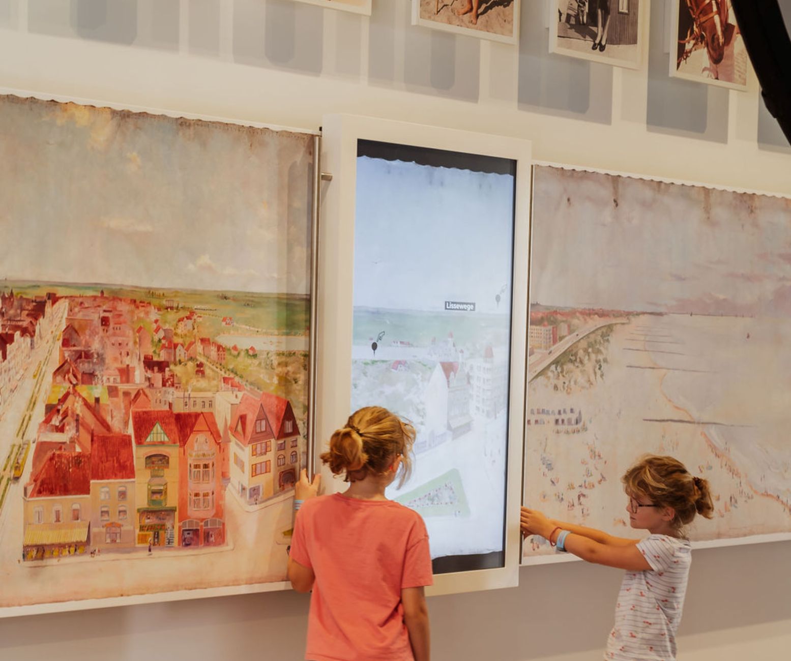 Bewonder het unieke en elf meter lange, panoramische schilderij van de populaire kustplaats. Foto: HEY Museum