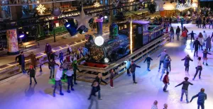 Wat kun je doen dit weekend? Sfeervol schaatsen tijdens Winter Station. Foto: Spoorwegmuseum © Marleen Schlichting