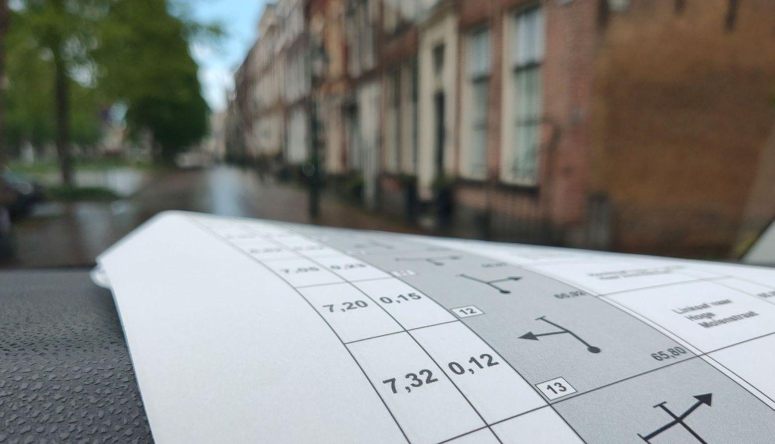 Je kunt met de app van Puzzeluitje op stap, maar ook met een roadbook. Foto: Puzzeluitje.nl